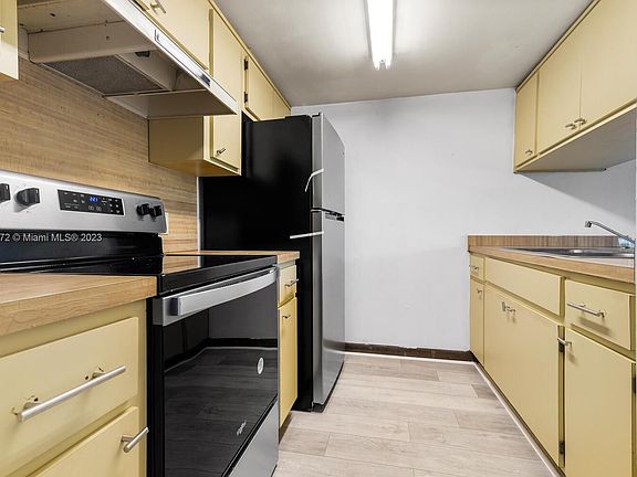 5th image of 2005 Carlton Dr #5