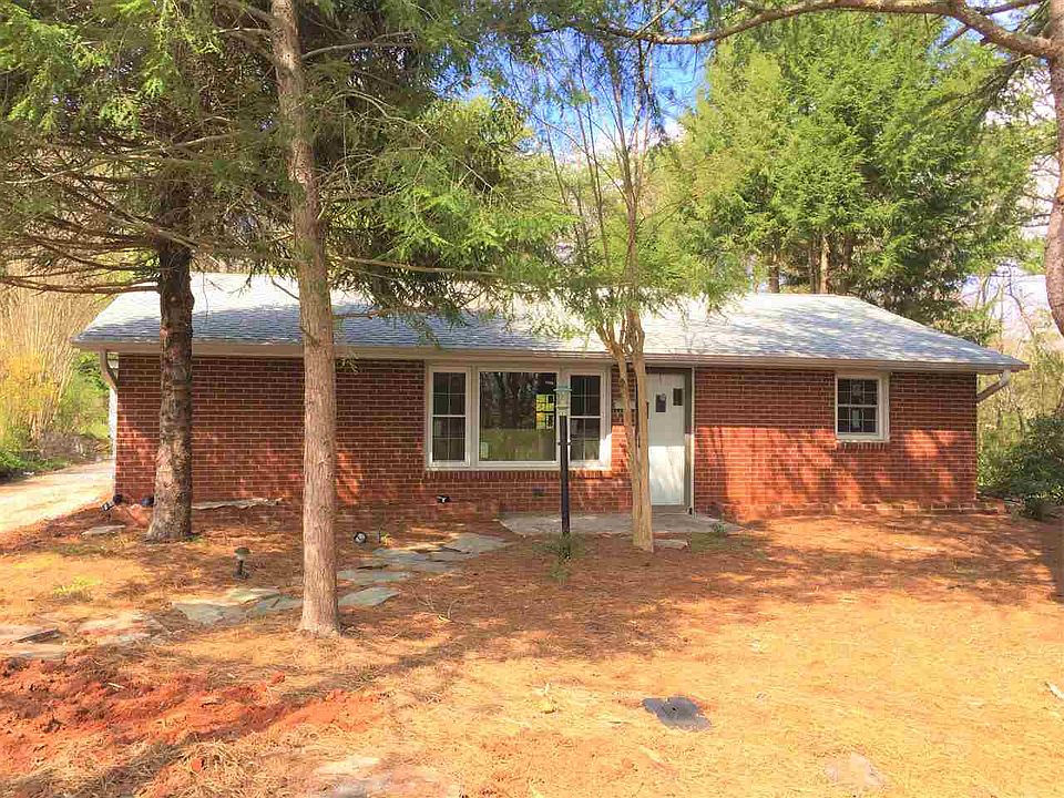 1st image of 207 Crescent Dr