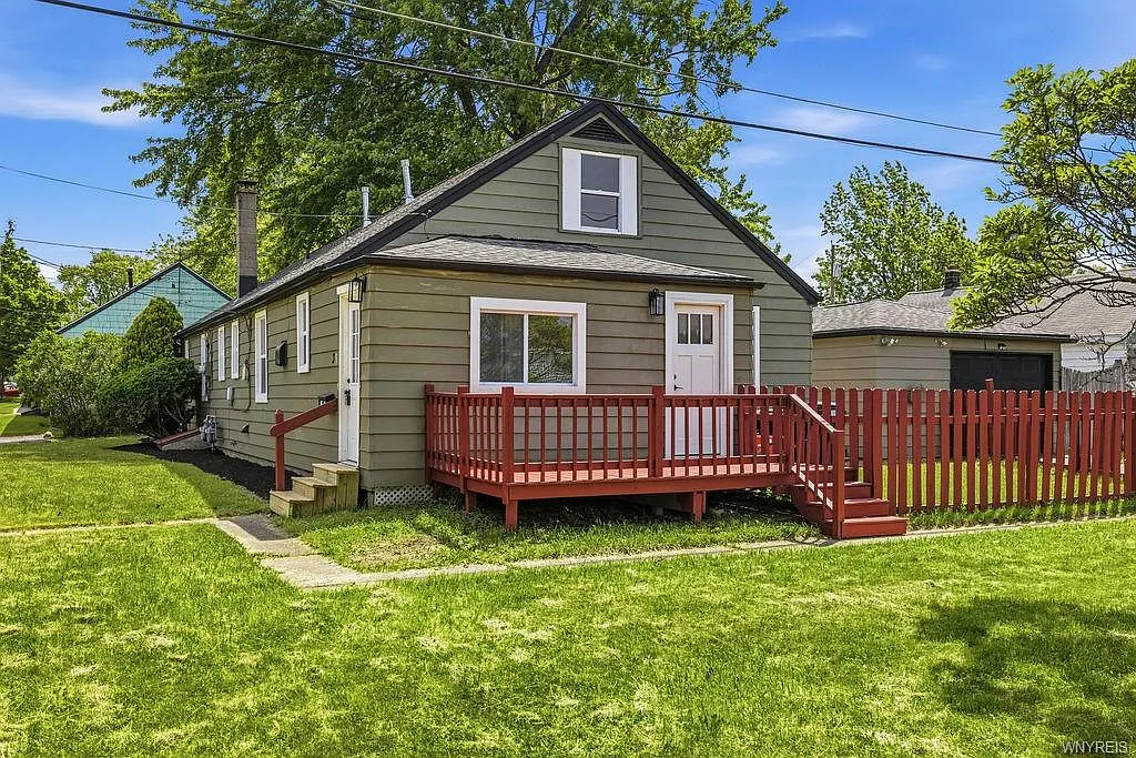3 bed, 1100 sqft, $1,700 — Photo 1