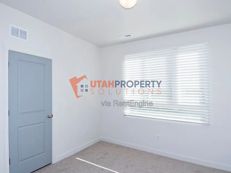 1043 W 400 S — Photo 18