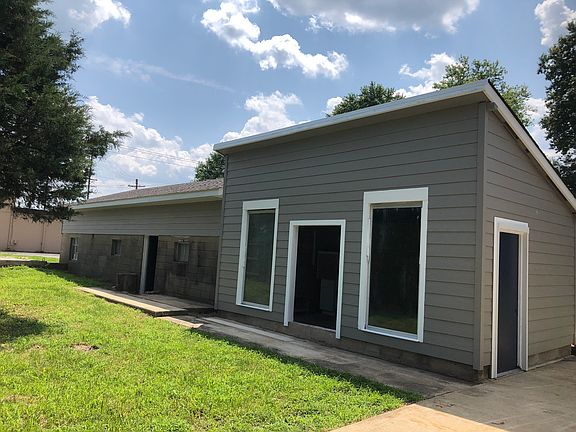 Small semi-finished shed 