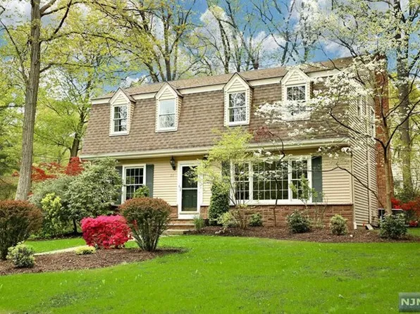 31 Spice Dr, Washington Township, NJ 07676