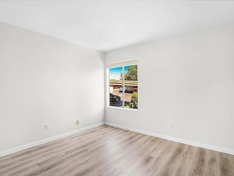 8026 Linda Vista Rd #2G — Photo 2