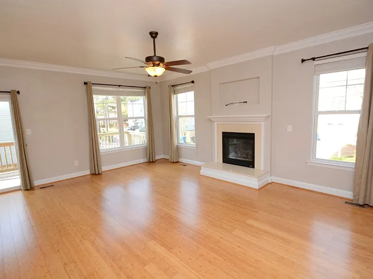 2216 E Berrie Cir — Photo 10