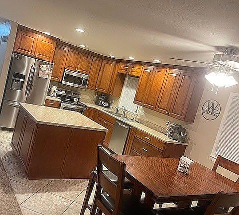 3rd image of 812 Starlite Dr