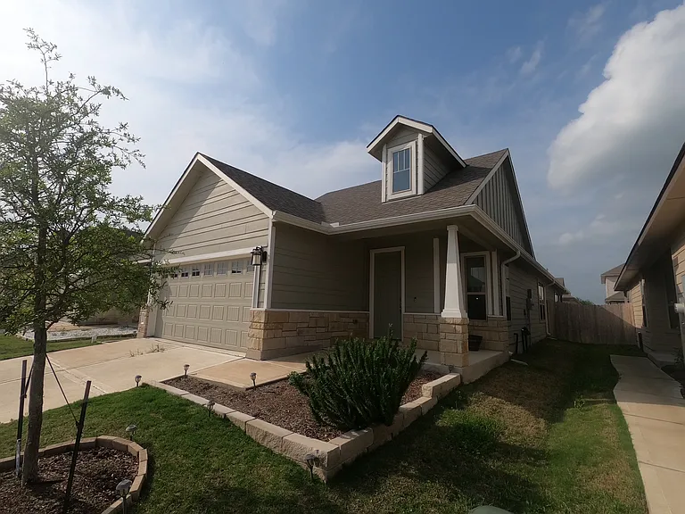 835 Mineral Wells Ln — Photo 3