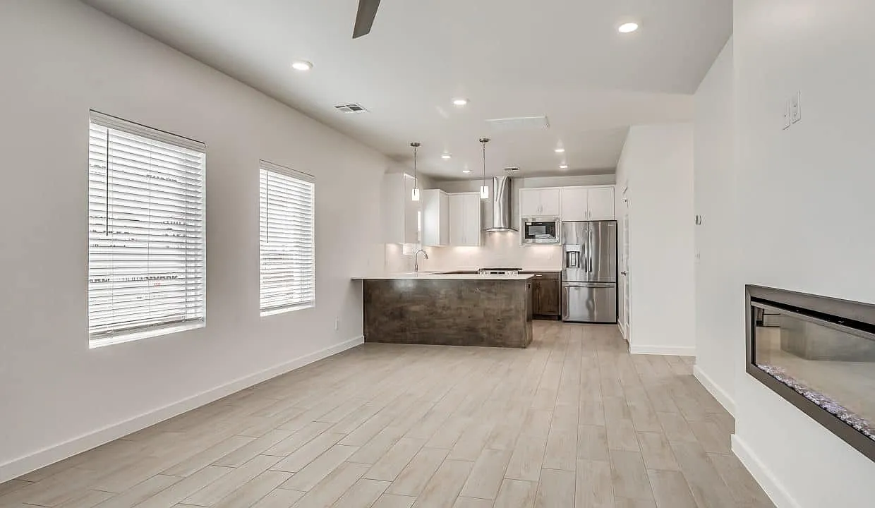 3 bed, 2.5 bath, 1400 sqft, $2,300 — Photo 4