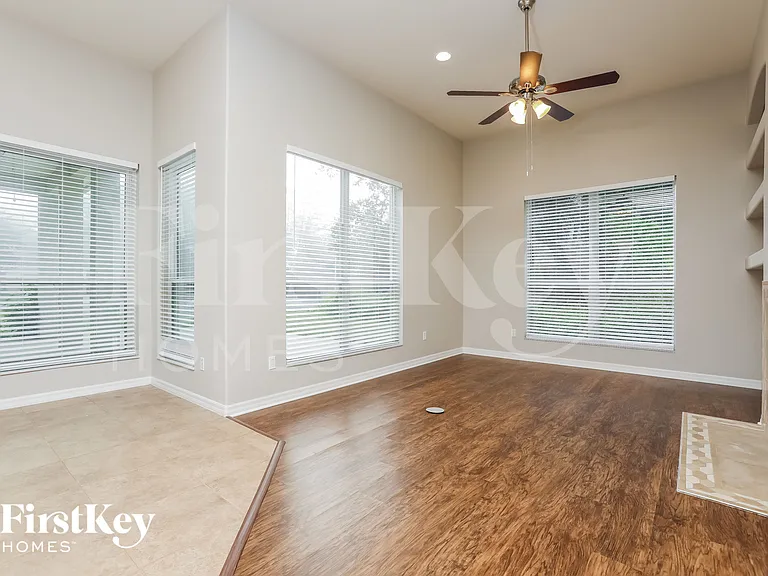 1850 Beth Ct — Photo 4