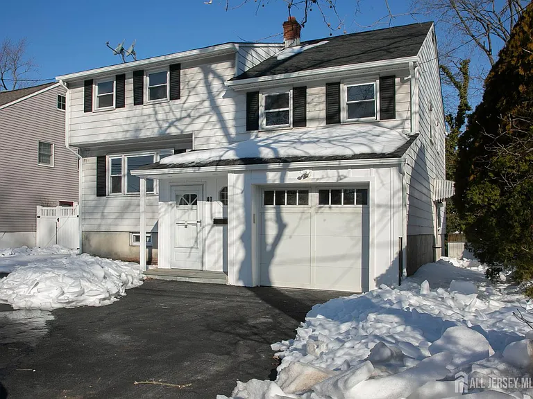 40 Essex Ave — Photo 3