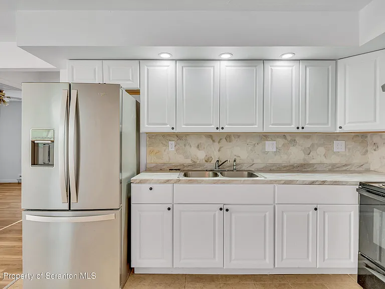1213 Lori Ln — Photo 18