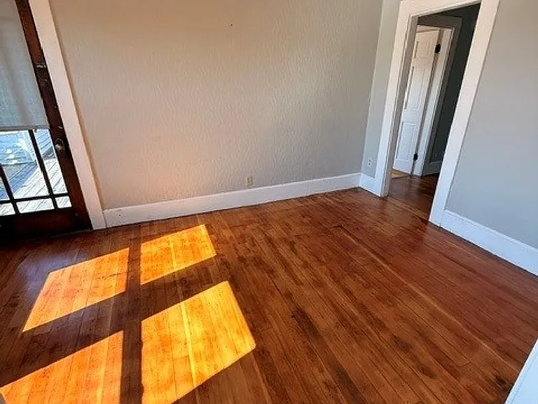 66 Green St — Photo 32