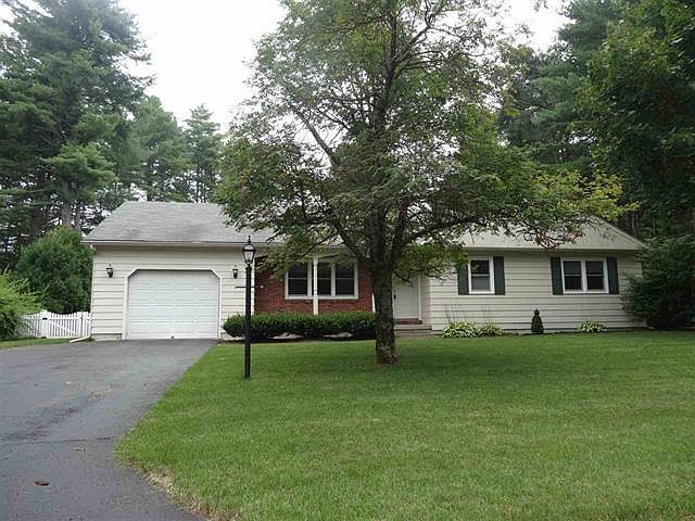 1st image of 19 Crownwood Ln