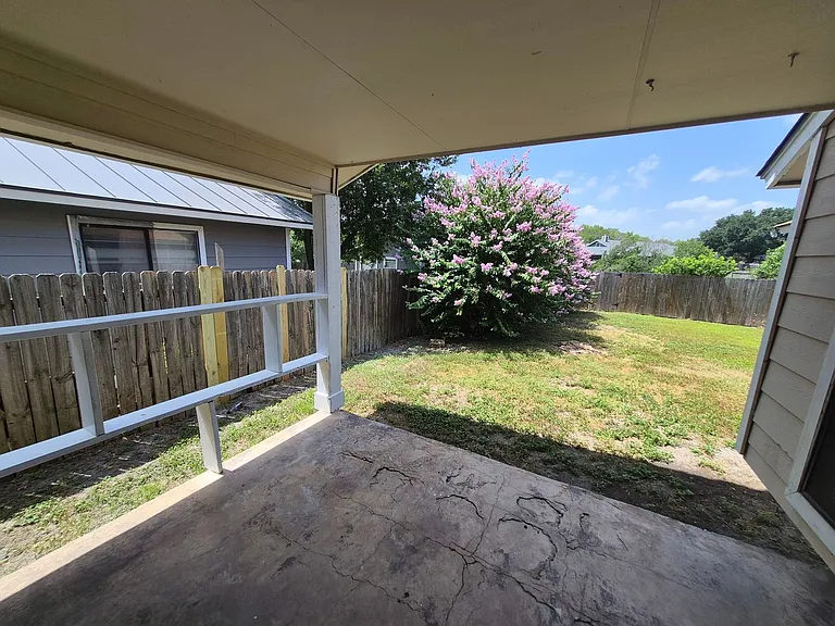 8469 Maple Ridge Dr — Photo 13