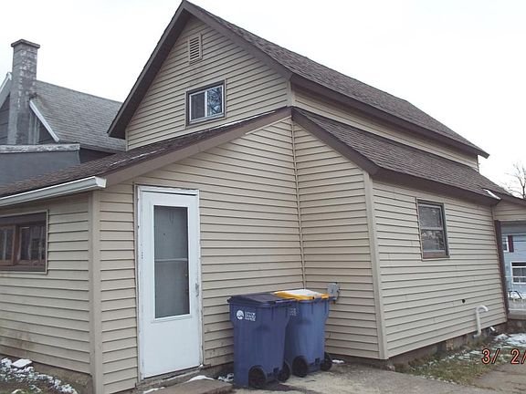 4th image of 237 Burr Oak St NE