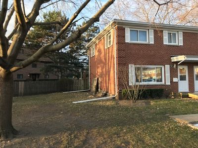 930 N Boxwood Dr, Mount Prospect, IL, 60056