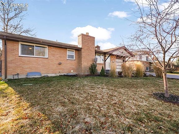 2nd image of 870 Hemlock Way