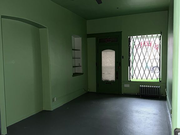 5th image of 820 E Locust St #2
