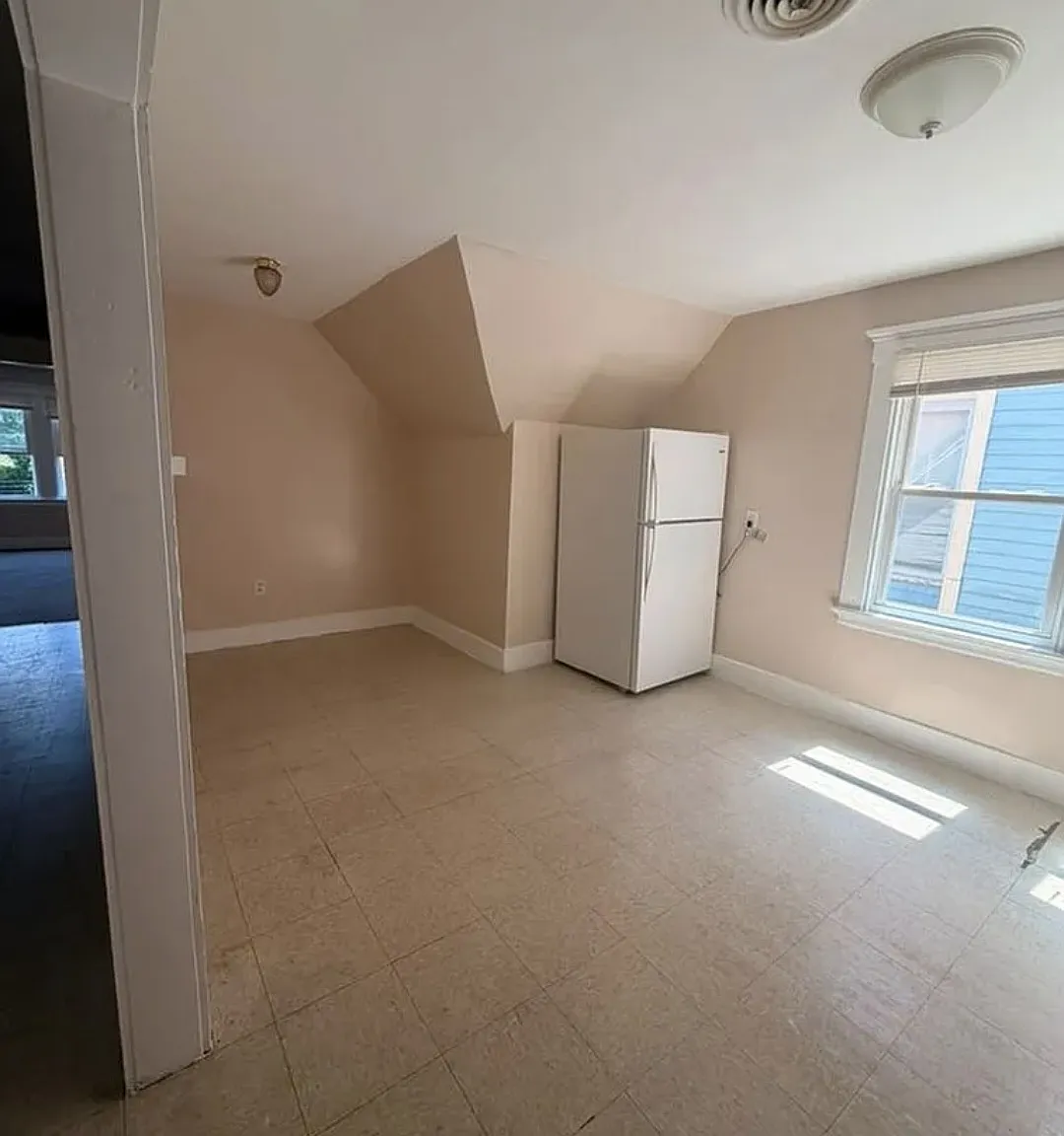 3 bed, 900 sqft, $1,495 — Photo 4