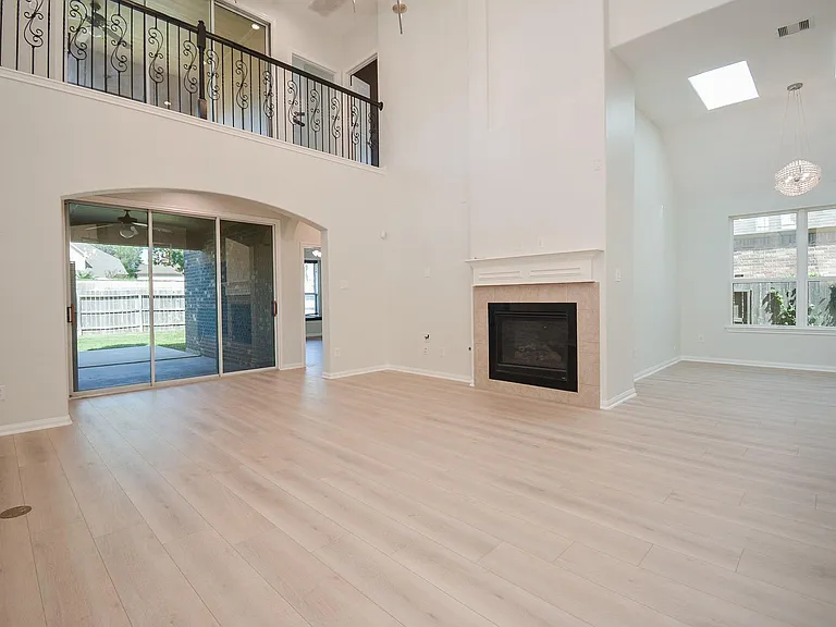 6403 Edinburgh Ct — Photo 2
