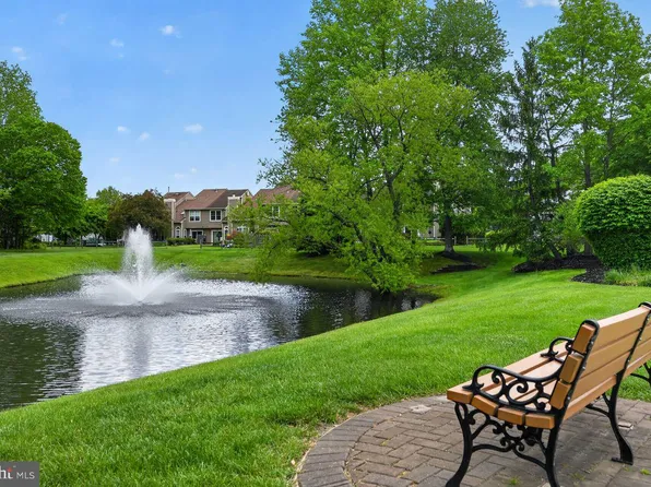63 Kettlebrook Dr, Mount Laurel, NJ 08054