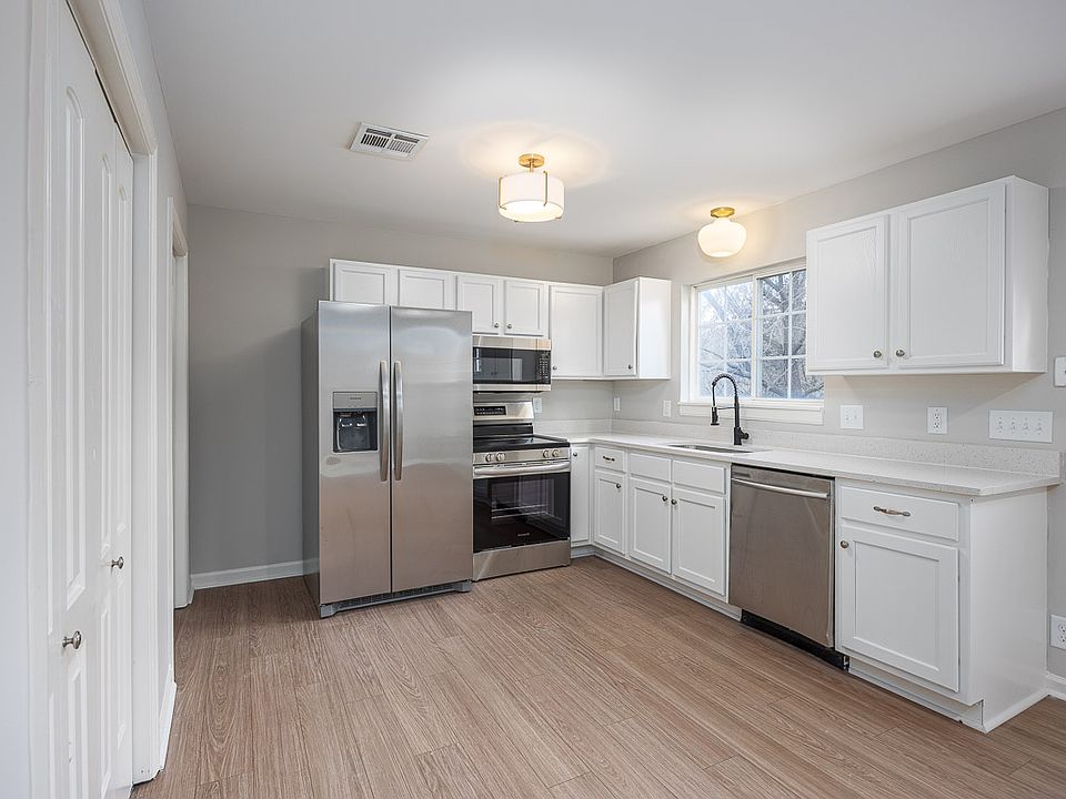 1st image of 3317B Niagara Dr