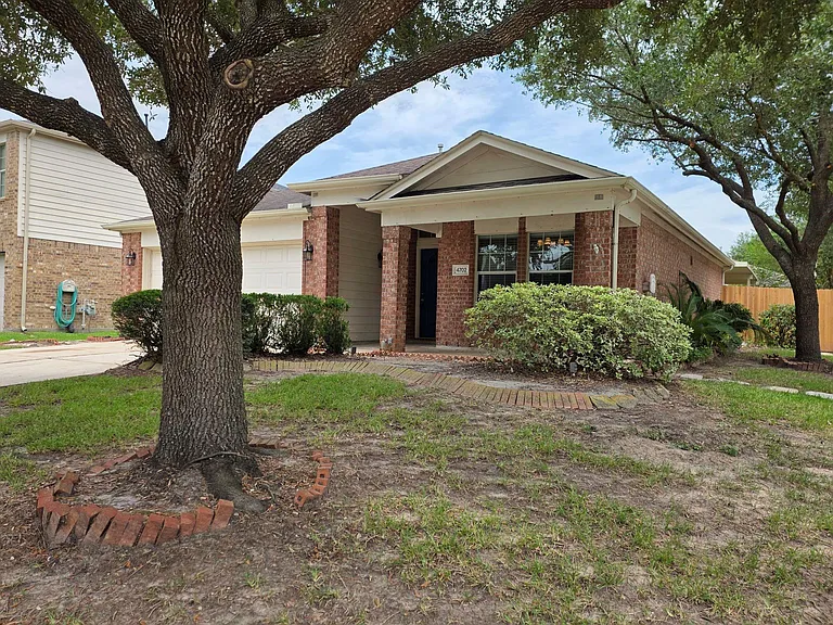 4702 Pin Oak Creek Ln — Photo 3