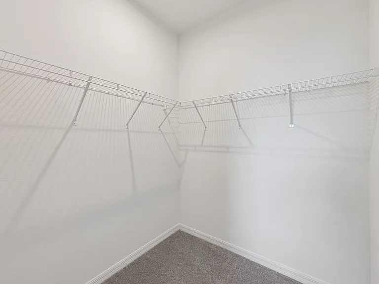523 Orient Ave — Photo 11
