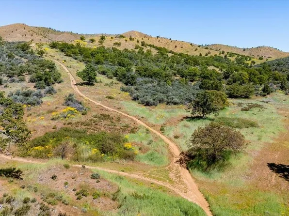 18 Terrace Ct, Yreka, CA 96097