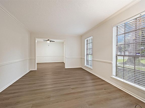 5th image of 15239 Parkville Dr