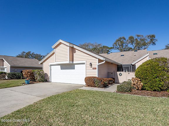 3rd image of 826 Ridge Lake Dr