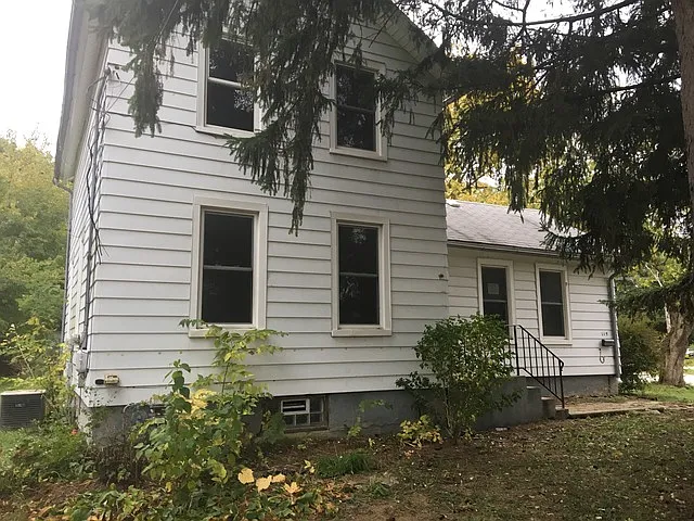 115 Lincoln Ave photo 1