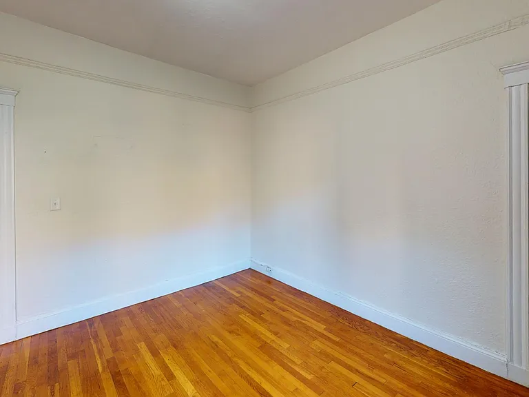 70 Chiswick Rd #12 — Photo 4