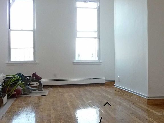 4th image of 215 India St #2