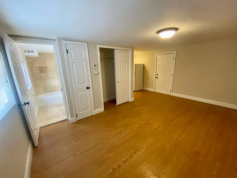 614 Forest Ct #B — Photo 5