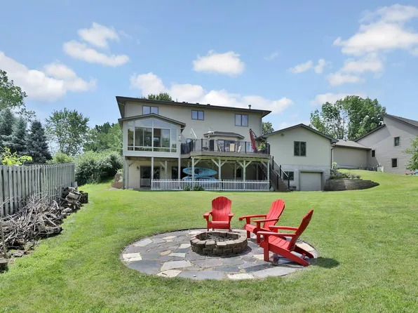987 Demont Ave E, Maplewood, MN 55109