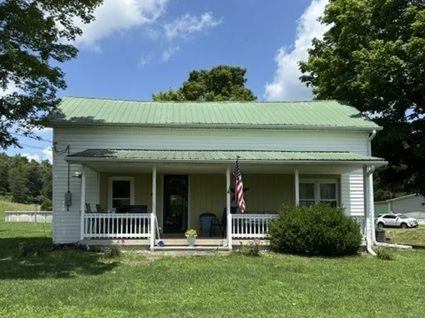 289 Flatwoods Rd, Cottageville, WV 25239