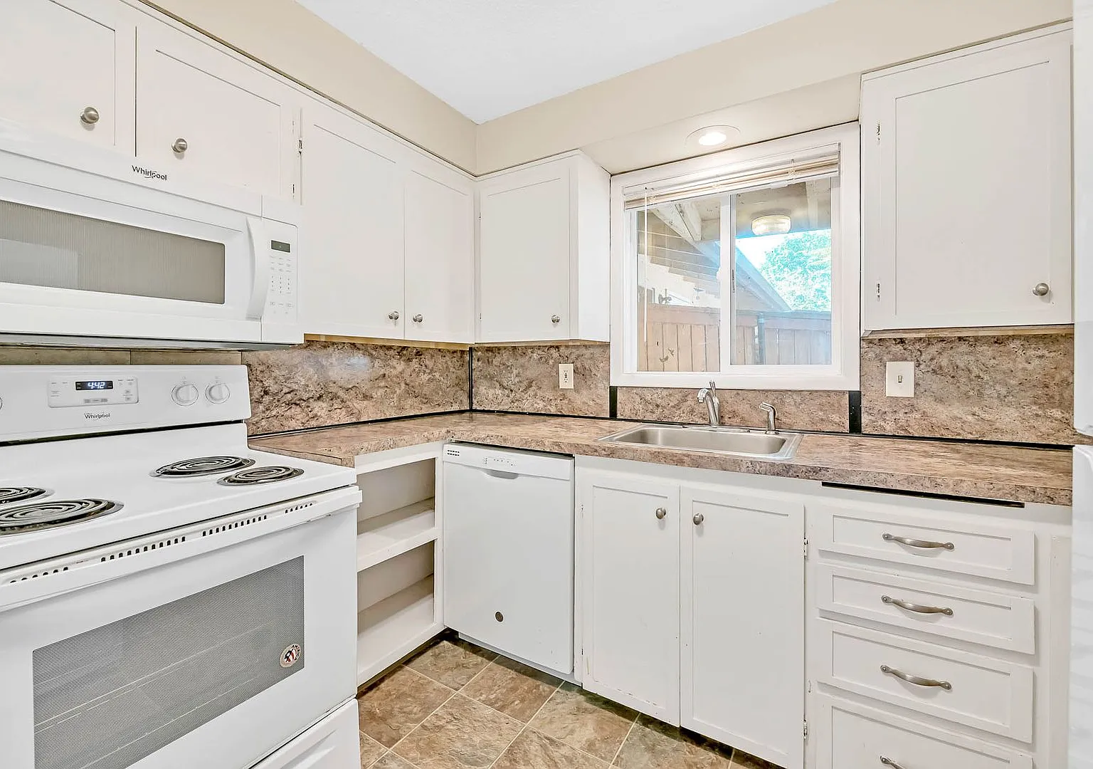 Ferry St - 4 Plex — Photo 4