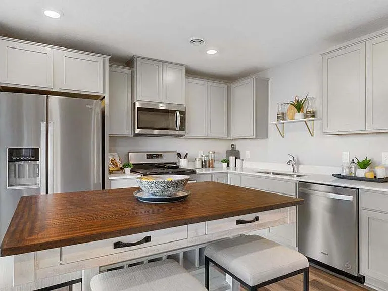 24151 Williams Rd — Photo 14