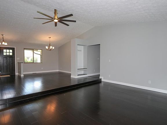 4th image of 7592 Pelbrook Farm Dr