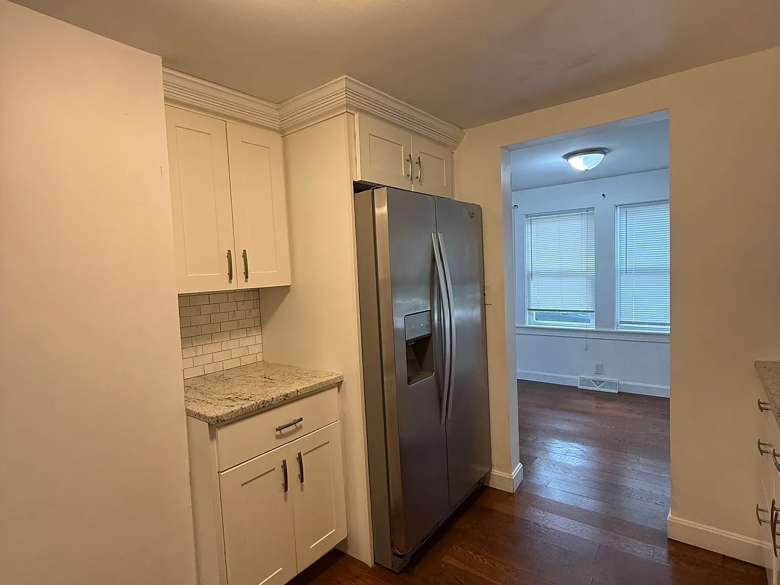 904 Middle St — Photo 4