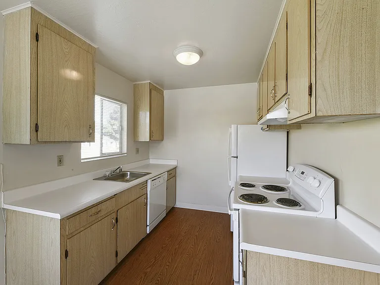 Driftwood Apartments — Photo 7
