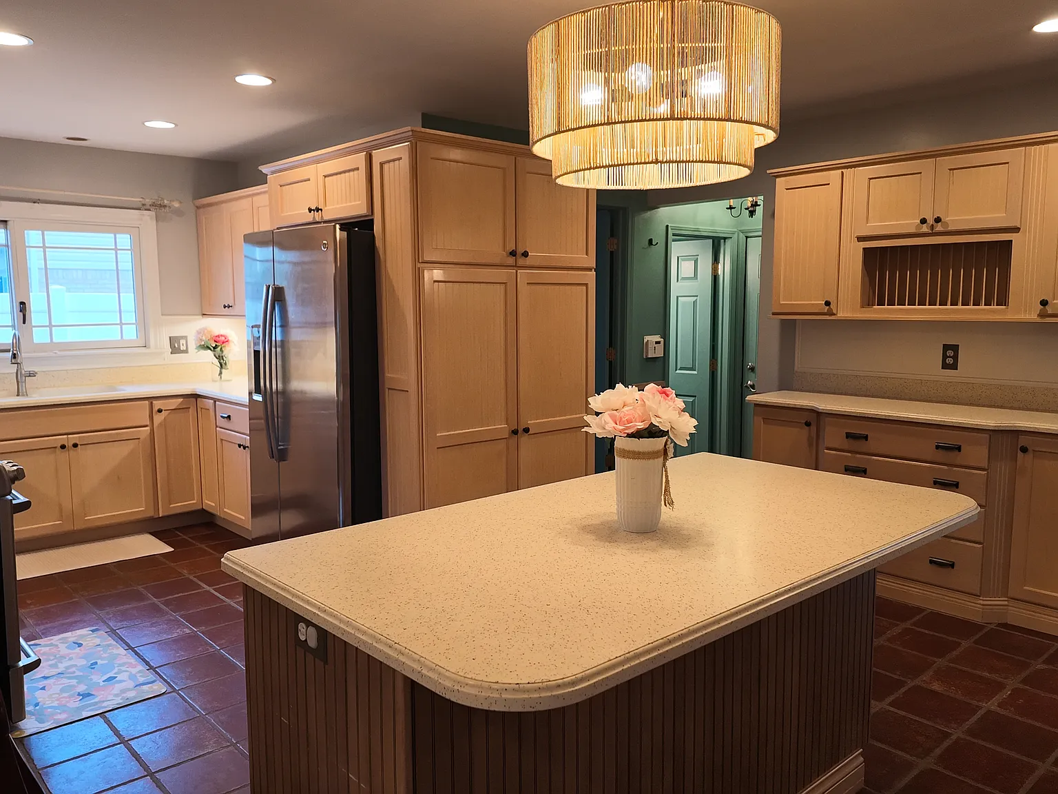 3 bed, 1.5 bath, 1458 sqft, $2,600 — Photo 2