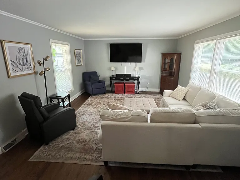 3420 Sargeant Dr — Photo 3
