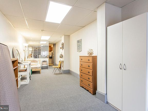 3rd image of 3328 N Park Ave #1