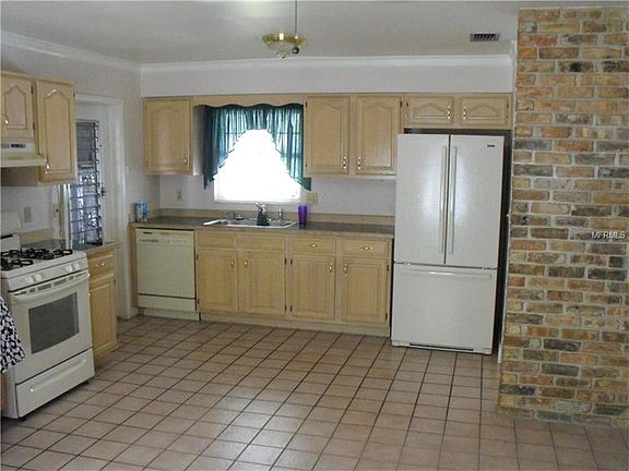 2nd image of 855 Hawkes Ave