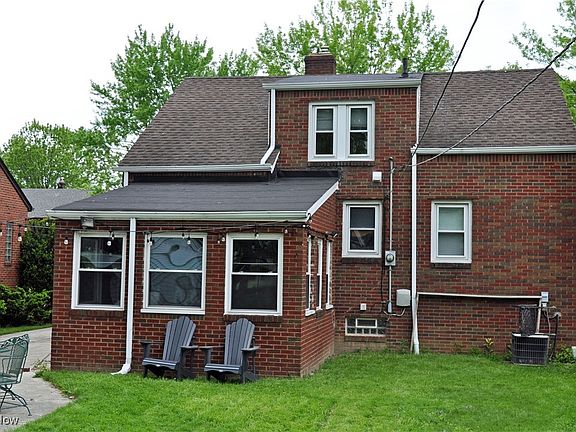 4th image of 16205 Woodbury Ave