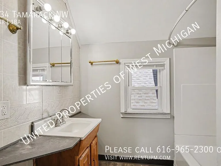 934 Tamarack Ave NW — Photo 12