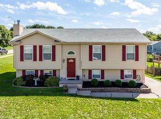 1613 N Blue Mills Rd, Independence, MO 64056
