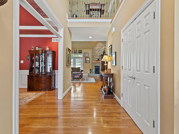 5th image of 325 Hawthorne Dr