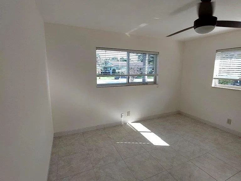 2624 NE 27th Ct — Photo 9